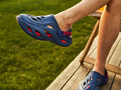 featuredList MEN'S SLIPPERS AND SANDALS
